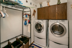 lake havasu home with laundry room