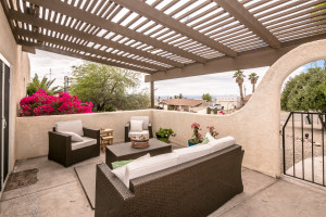 lake havasu home with front patio