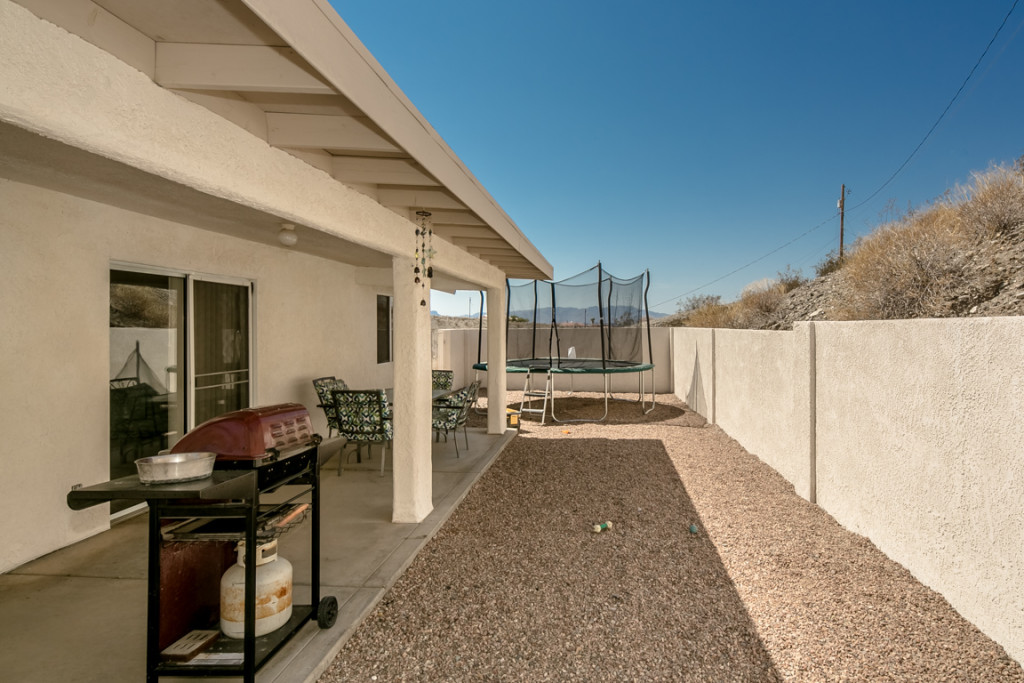 Home with mountain views in Lake Havasu