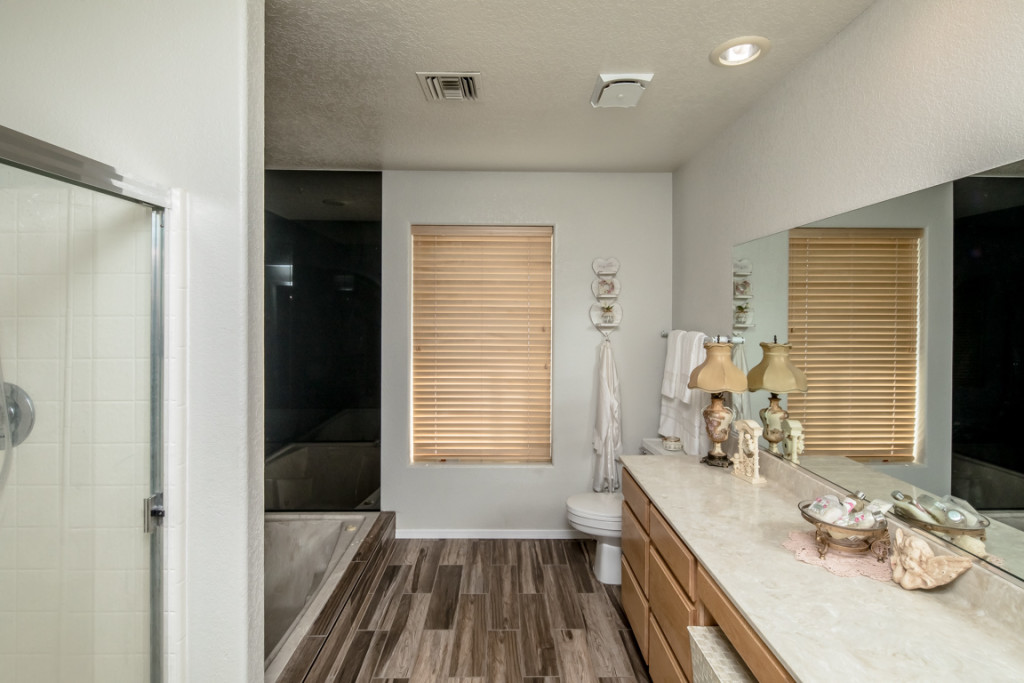 lake havasu modern bathroom